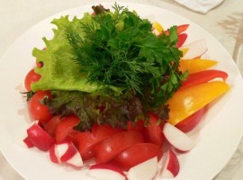 Закуска овощная (помидор, болгарский перец, огурец свежий, зелень)